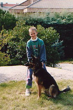 Perro adiestrado en Roncescan 22