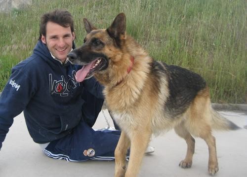 Perro adiestrado en Roncescan 18